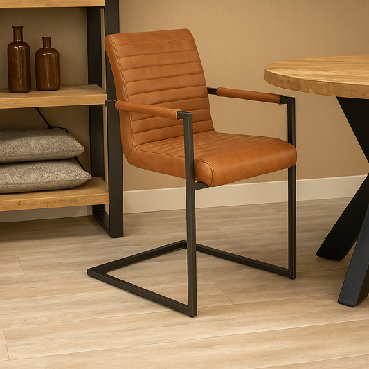 Eetkamerstoel Caen Cognac met zwart onderstel Mahom