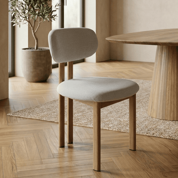 Eetkamerstoel Noor Beige met eik onderstel Mahom