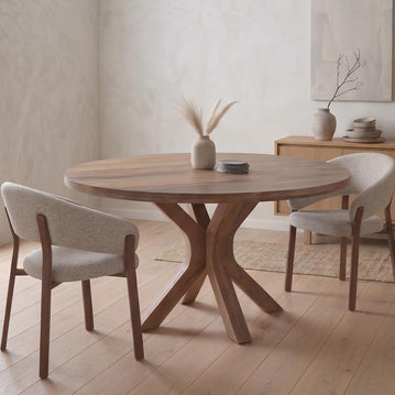 Bruine ronde eettafel van mangohout