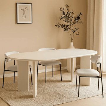 Beige organische eettafel