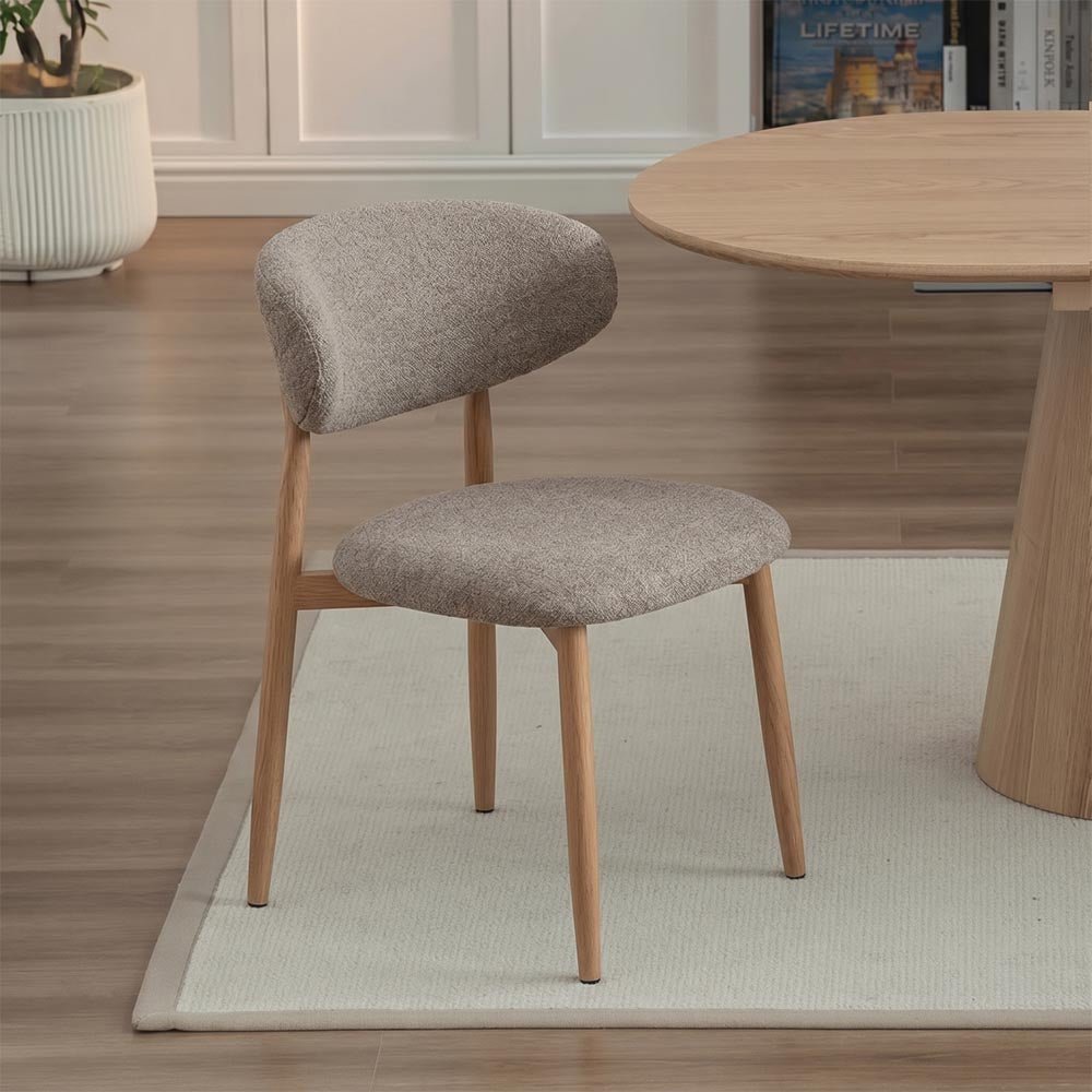 Eetkamerstoel Japandi Kio Taupe met eik onderstel Mahom