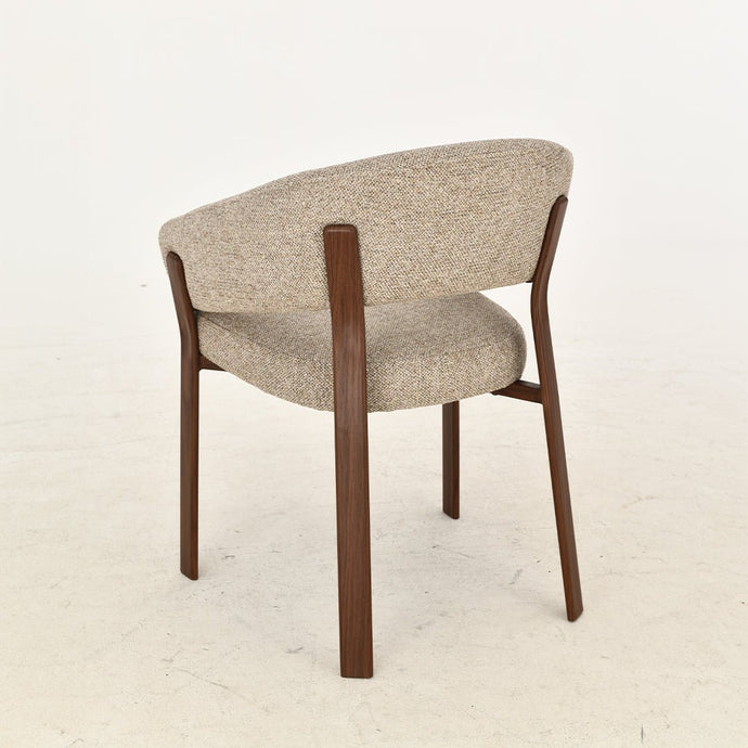 Eetkamerstoel Orbetello Zand met bruin onderstel Mahom