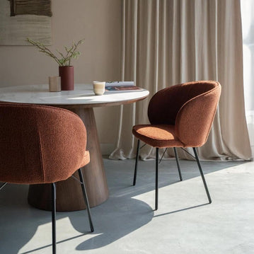 Eetkamerstoel terracotta oranje met zwart onderstel