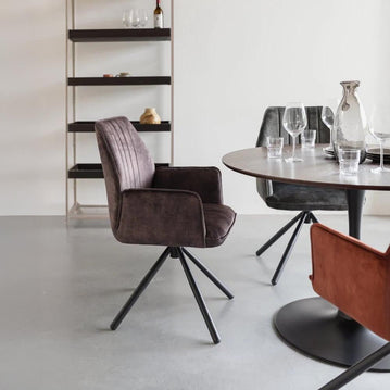 Fauteuil bruin met zwart onderstel
