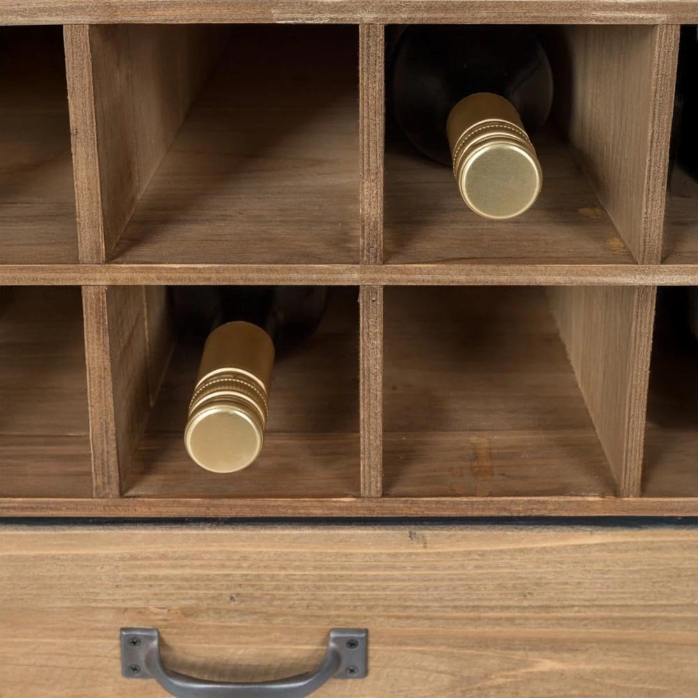 Sparrenhouten kast met wijn opslag