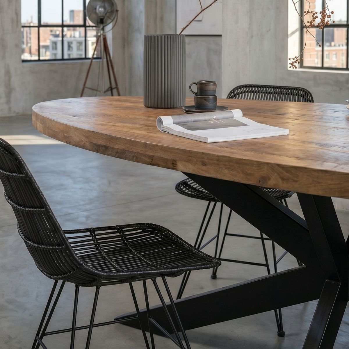 Mangohouten ovale eettafel