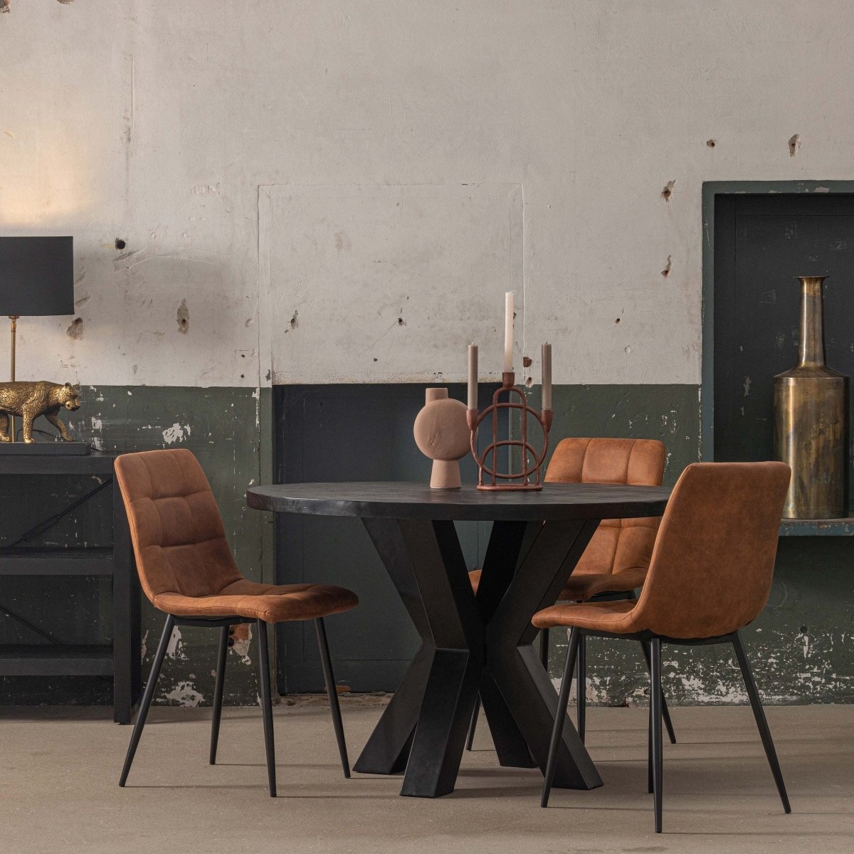 Arles Bruin met eettafel Madison Black